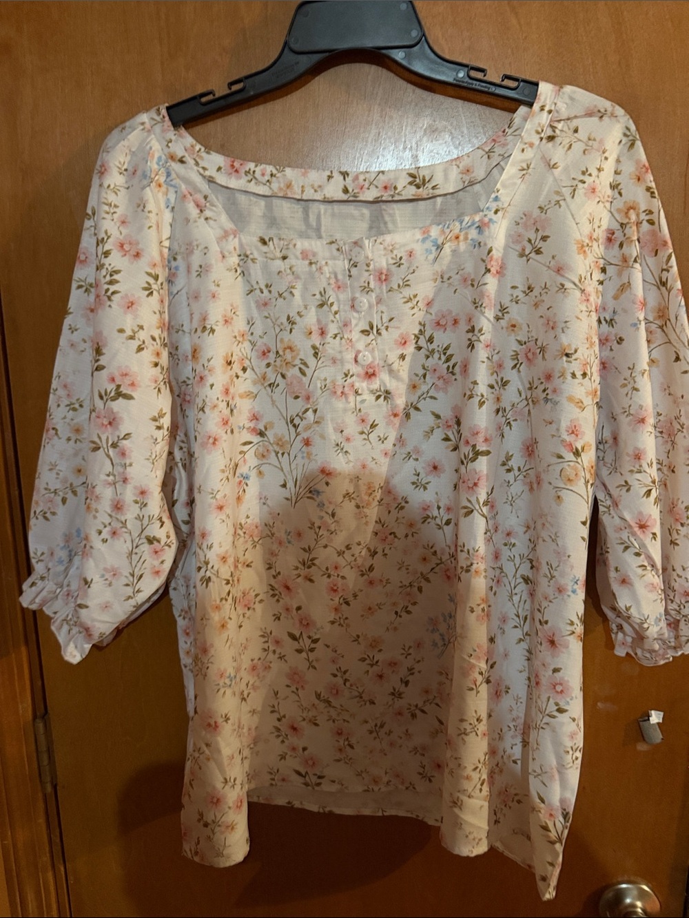 Women's Floral Scoop-Neck Blouse in Light Pink